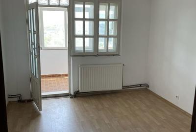 Apartament cu 3 camere decomandat în Central - 6