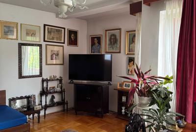 Casă cu 3 camere în Andrei Mureșanu - 1
