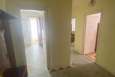 Apartament cu 3 camere decomandat în Târgu Ocna - 1