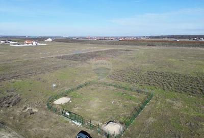 Teren Construcții intravilan de 662 mp, în Nord - 3