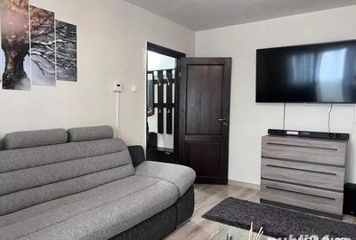 Apartament cu 3 camere semidecomandat în Minerul