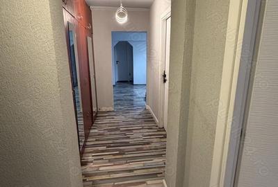 Apartament cu 3 camere semidecomandat în Titan - 1