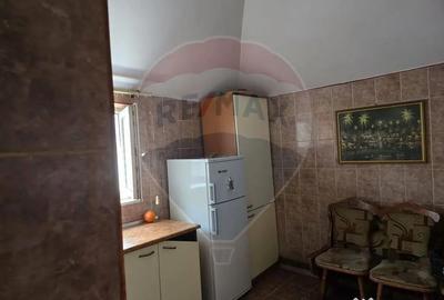 Apartament cu 4 camere decomandat în Central - 1
