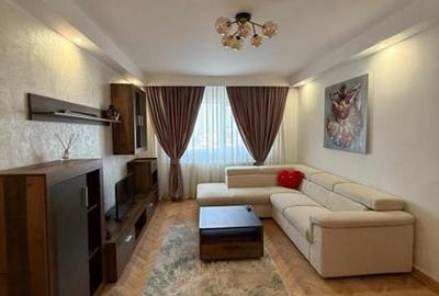 Apartament cu 2 camere semidecomandat, mobilat în Tei