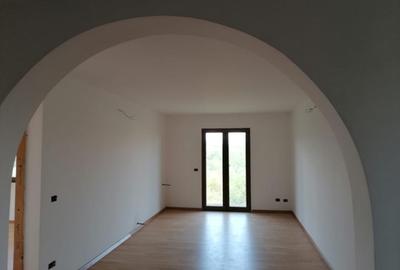 Casa - vila de vanzare construita in stil italian - 9