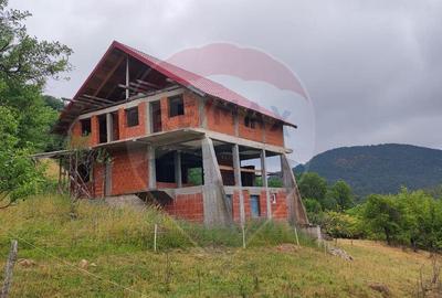 Casa de vacanta cu 6 camere de vanzare Suncuius