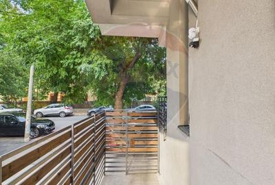 Apartament deosebit cu 3 camere | Curte 63 mp | Damaroaia - 17