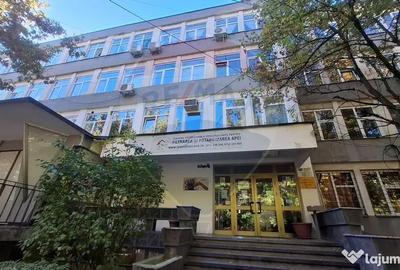 Spațiu comercial, de 10 mp, în Central - 3