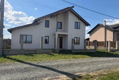 Casă cu 4 camere în Mândruloc - 2