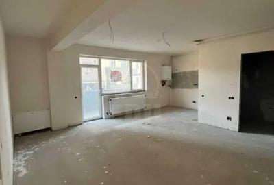 Apartament cu 3 camere semidecomandat în Florești