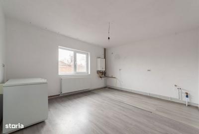 Casă cu 5 camere cu Garaj în Călinești - 4