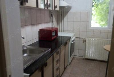 Apartament cu 2 camere decomandat în Apărătorii Patriei - 3