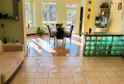 Casă cu 4 camere în Central