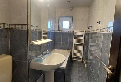 Apartament cu 3 camere decomandat în Răcădău - 1
