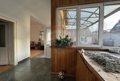 Casă cu 3 camere cu Teren 572 Mp în Central - 2