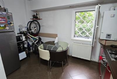Apartament cu 3 camere semidecomandat în Drumul Sării - 8