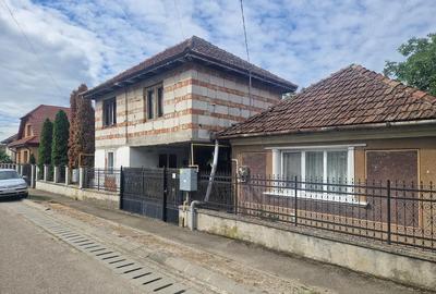 Casă cu 3 camere cu Teren 671 Mp în Central - 2