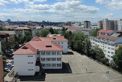Apartament cu 2 camere decomandat în George Enescu