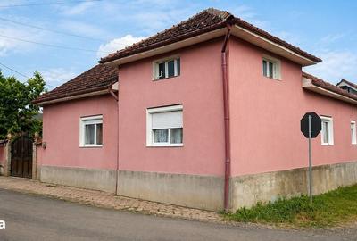 Casă cu 4 camere în Lunca