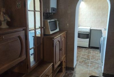 Apartament cu 2 camere decomandat în Rovine