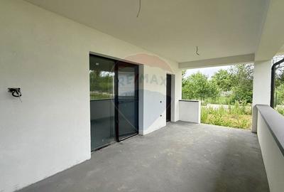 Casă individuală cu 6 camere cu Teren 892 Mp în Est - 12