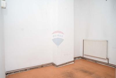 Spatiu comercial de 158 mp de vanzare in Roman - 11