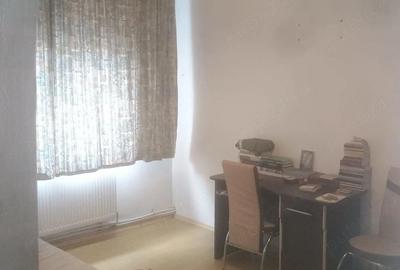 Apartament cu 3 camere semidecomandat în Poiana Sărată - 1