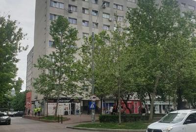 Garsonieră decomandată în Titan