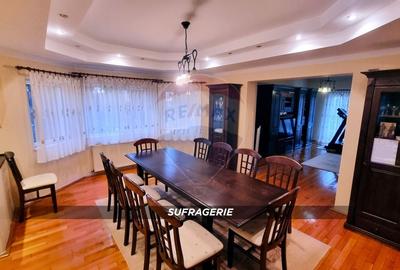 Casă cu 10 camere cu Teren 1400 Mp în Independenței - 9