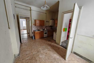 Spațiu comercial, de 95 mp, în Central - 6