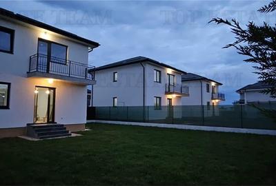 Vila individuala cu 4 camere, 2 balcoane, 2 terase, 339mp teren si toate utilita