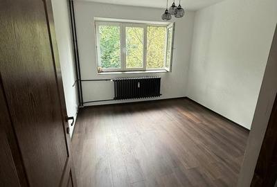 Apartament cu 3 camere semidecomandat în Independenței - 2