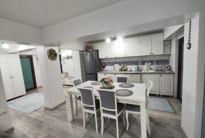 Apartament cu 3 camere semidecomandat în Central - 1