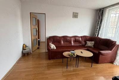 Vand apartament cu 3 camere ultracentral in Ineu