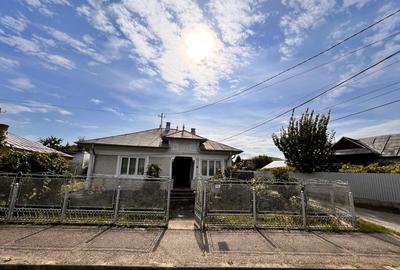 Casa Targu Neamt,zona centrala,centrala-gaz,apa,curent,canalizare,beci - 11