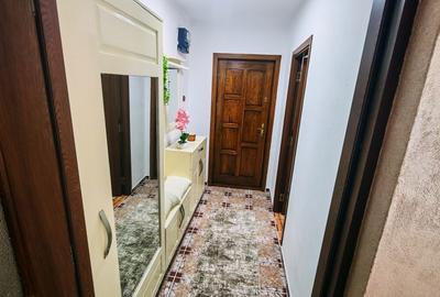 Apartament cu 2 camere semidecomandat în Micro 4 - 6