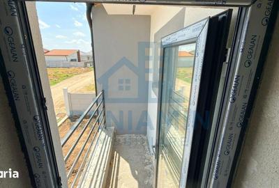 Casă cu 4 camere cu Teren 200 Mp în Malu Mare - 20