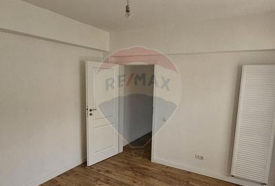 Apartament cu 3 camere semidecomandat în Andronache - 8