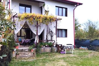 Casă cu 6 camere cu Teren 903 Mp în Vărăști - 2