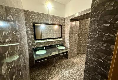 Spațiu comercial, de 222 mp, în Central - 4