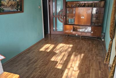 Apartament cu 3 camere semidecomandat în Central - 1