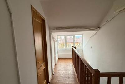 Casă individuală cu 5 camere cu Garaj în Eroii Revoluției - 2