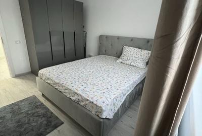 Apartament cu 3 camere decomandat în Roșu