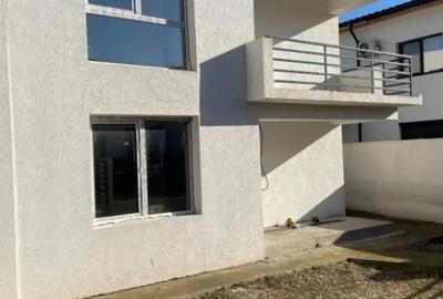 Casă cu 4 camere cu Teren 245 Mp în Central - 2