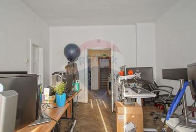 Casă cu 7 camere cu Teren 243 Mp în Tractorul - 3