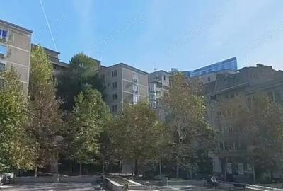 Apartament cu 3 camere semidecomandat, mobilat în Ultracentral