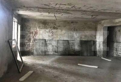 Spațiu comercial, de 1,250 mp, în Industrială - 3