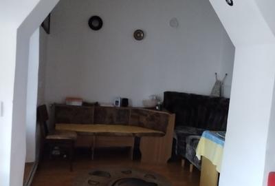 Casă individuală cu 4 camere cu Canalizare în Central - 11