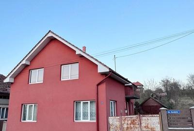 Casă cu 4 camere cu Teren 2000 Mp în Central - 2