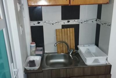 Garsonieră în Vest